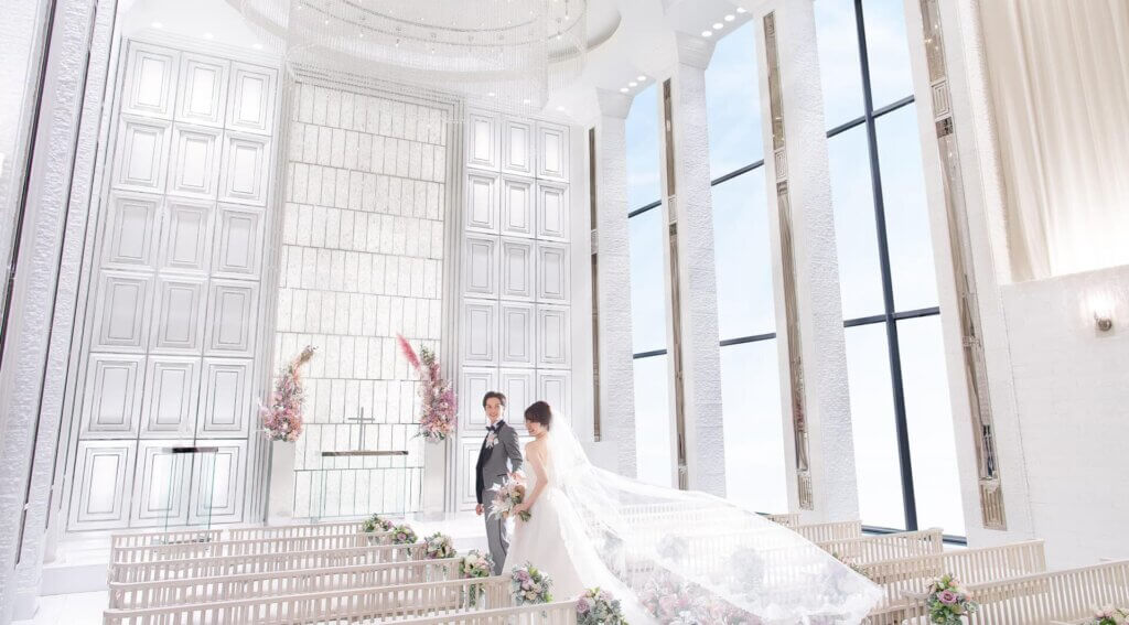 ルクリアモーレ東京駅前のクリスタルチャペルがラグナヴェール東京駅前のクリスタルチャペルとまったく同一である